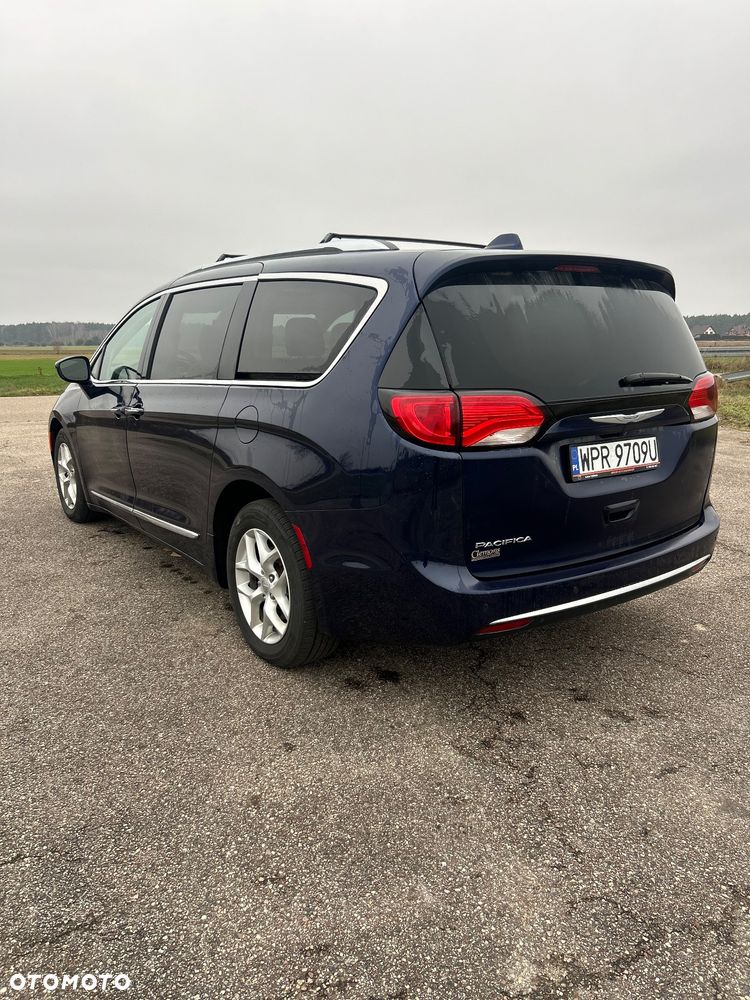 Chrysler Pacifica - 13