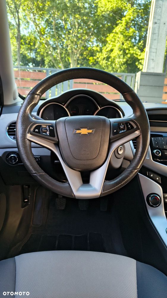 Chevrolet Cruze 1.8 LT - 10