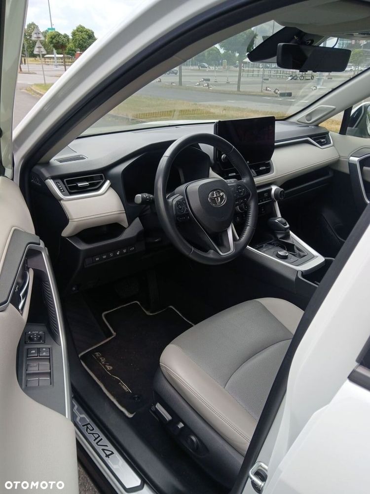 Toyota RAV4 - 16