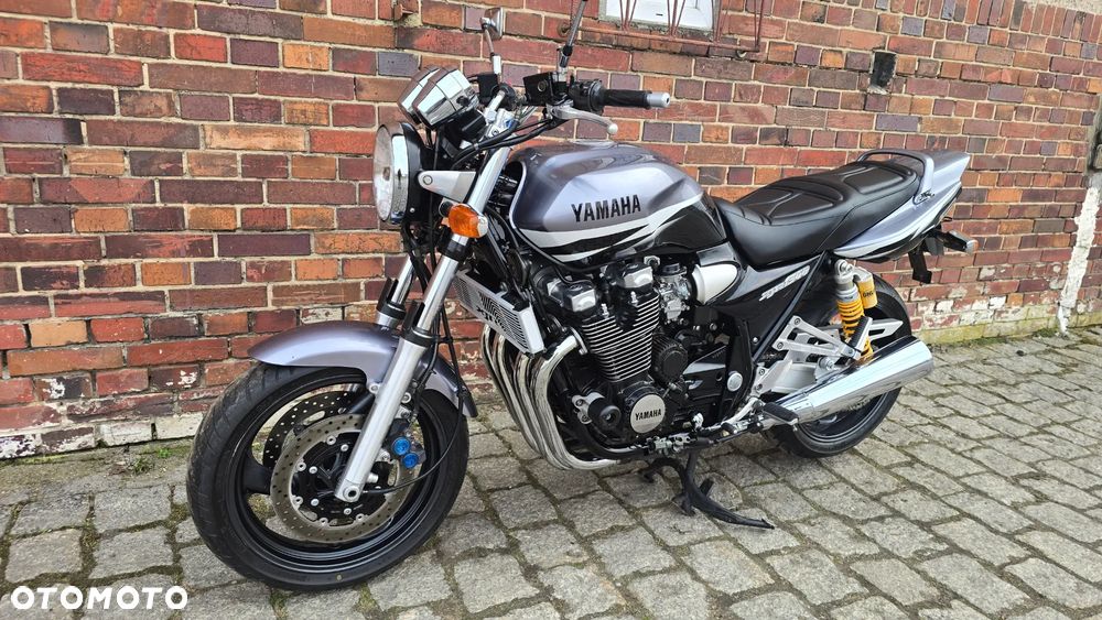 Yamaha XJR - 6