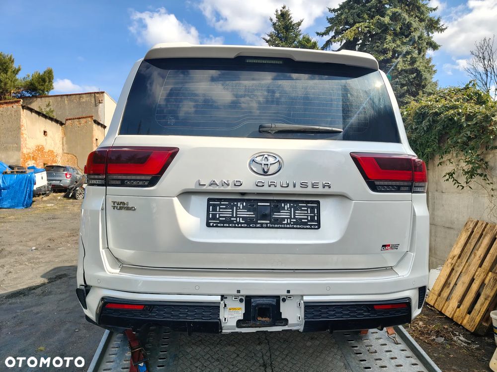 Toyota Land Cruiser - 2