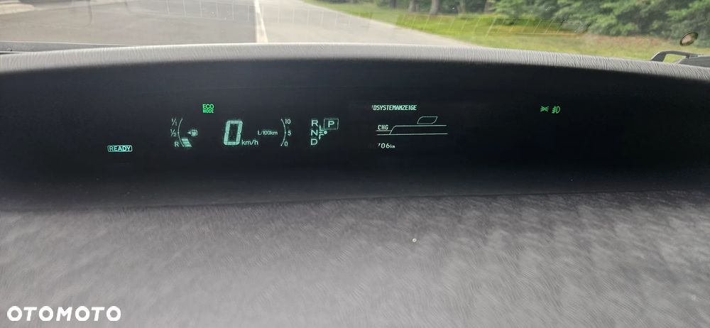 Toyota Prius (Hybrid) Executive - 33