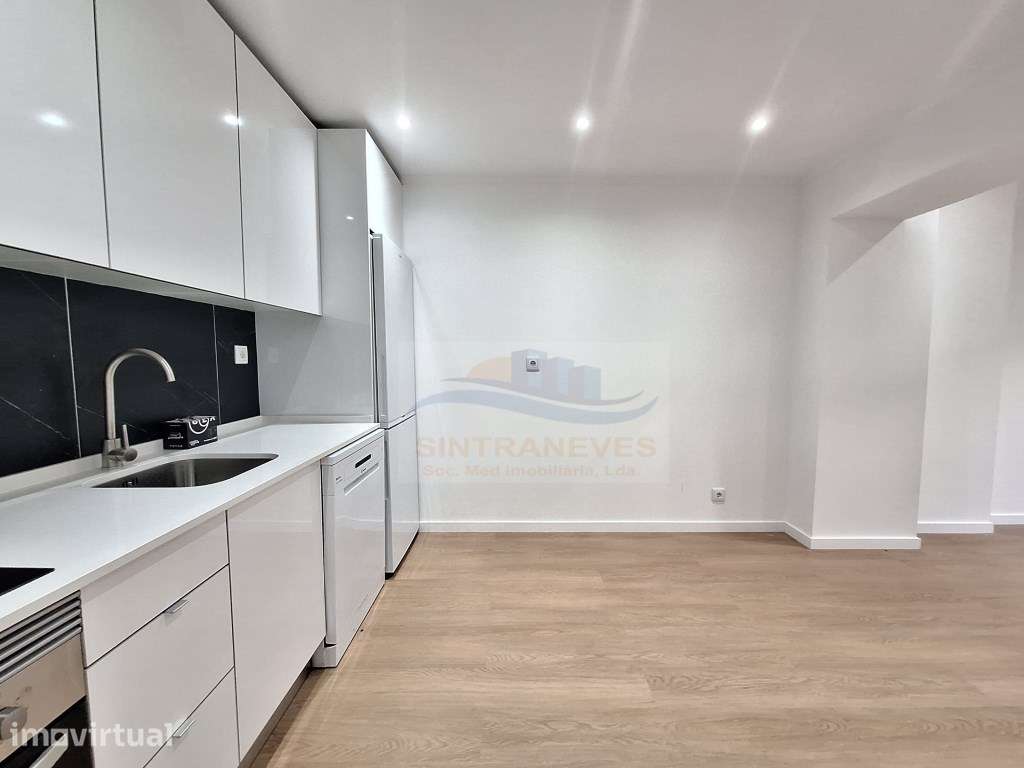 T3 em remodelação total - com logradouro - Falagueira - Grande imagem: 5/11