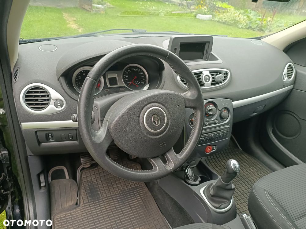 Renault Clio 1.2 16V 75 TomTom Edition - 10