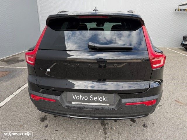 Volvo EX40 82 kWh Single Motor Extended Range Black Edition - 23