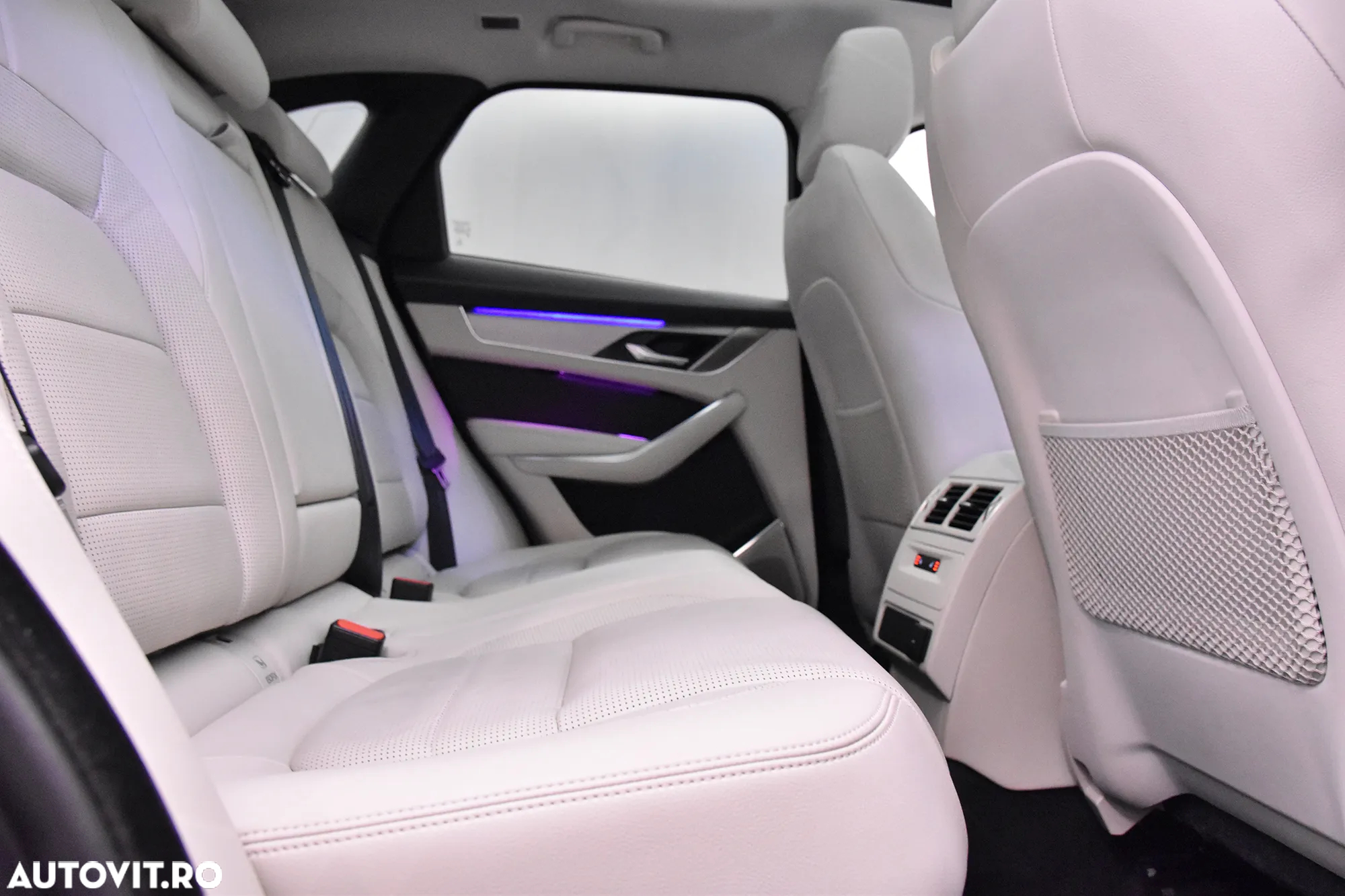 Jaguar F-Pace - 12