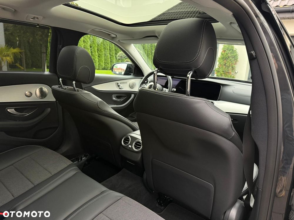 Mercedes-Benz Klasa E 200 4Matic 9G-TRONIC AMG Line - 33