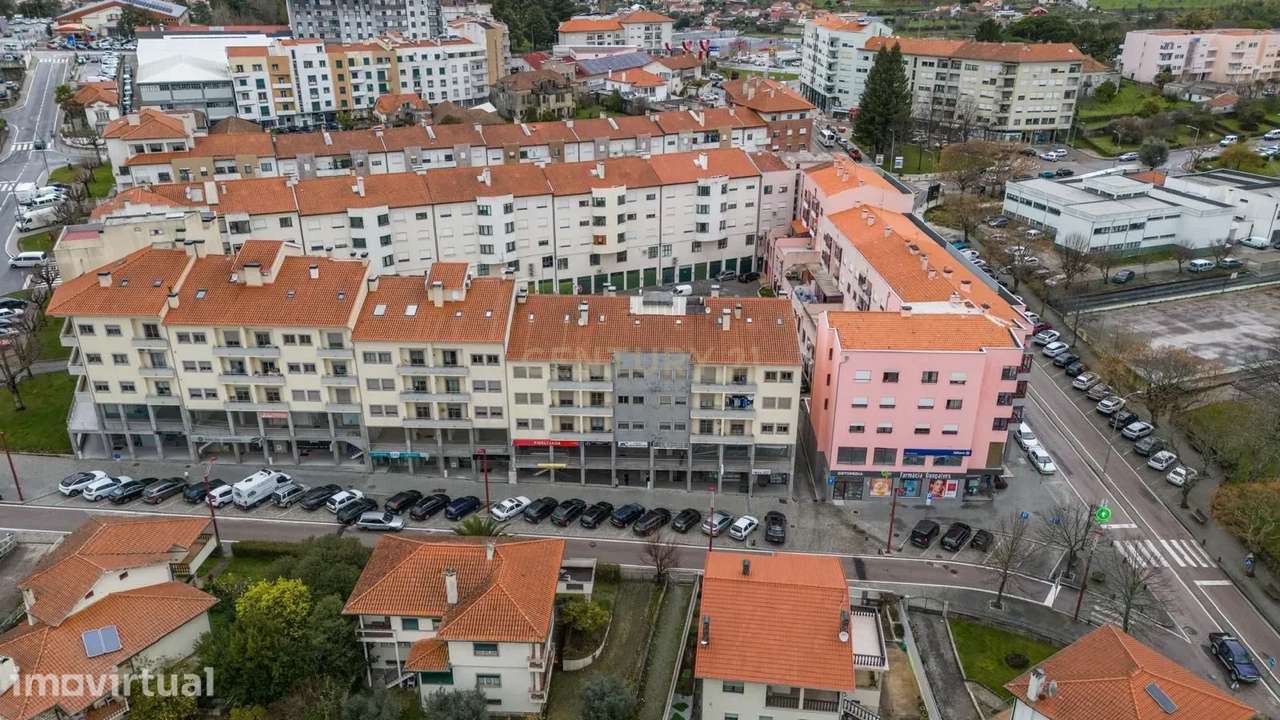 Sótão com dois quartos para venda no centro de Oliveira do Hospital - Grande imagem: 2/19