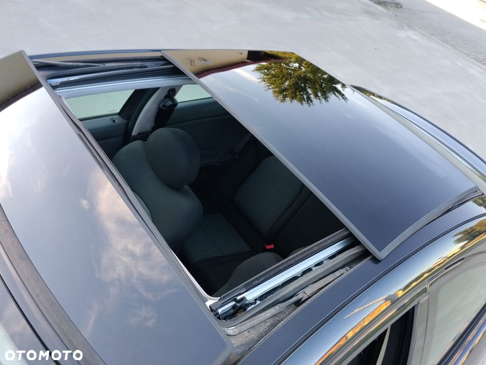 Mercedes-Benz Klasa C 180 Kompressor Automatik Sport Edition - 17