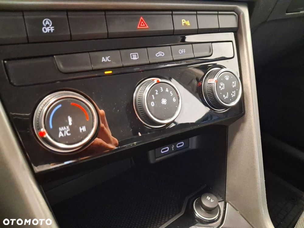 Volkswagen T-Roc - 27