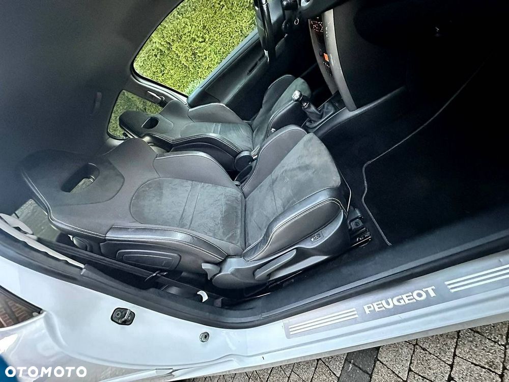 Peugeot 207 RC - 12