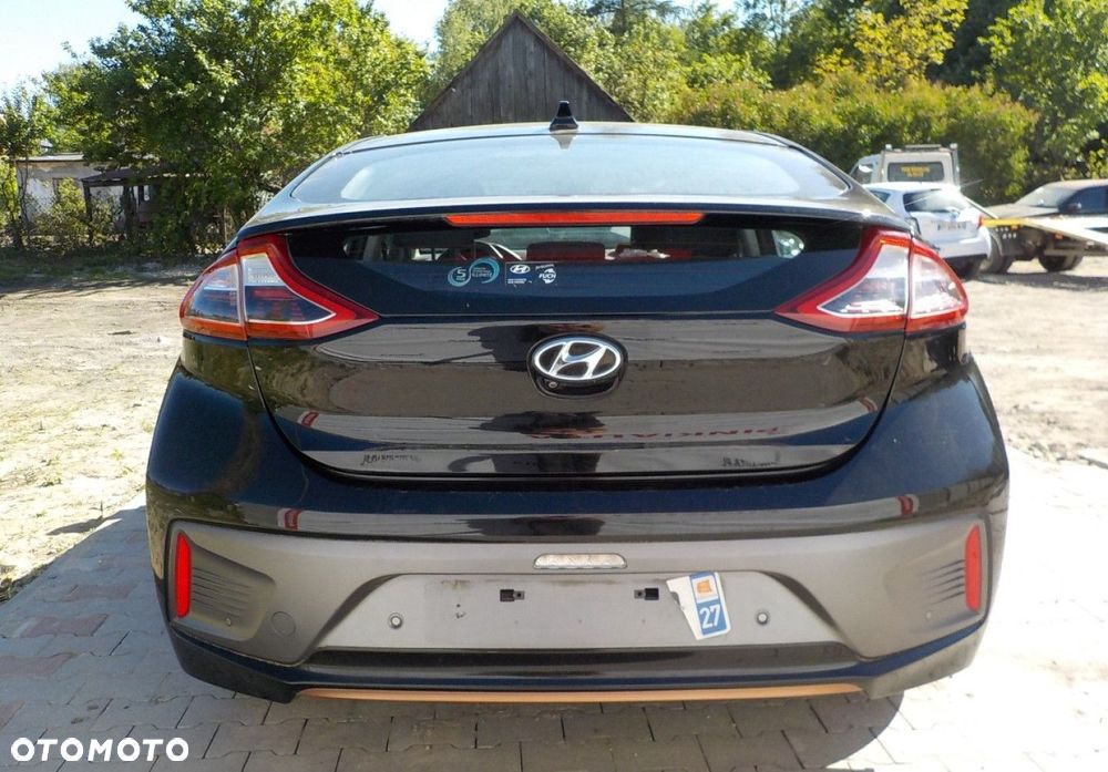 Hyundai IONIQ - 8