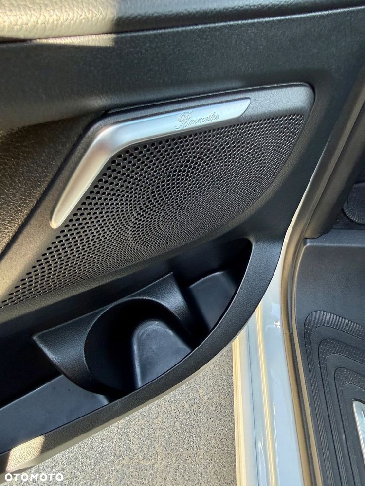 Mercedes-Benz Klasa V - 12