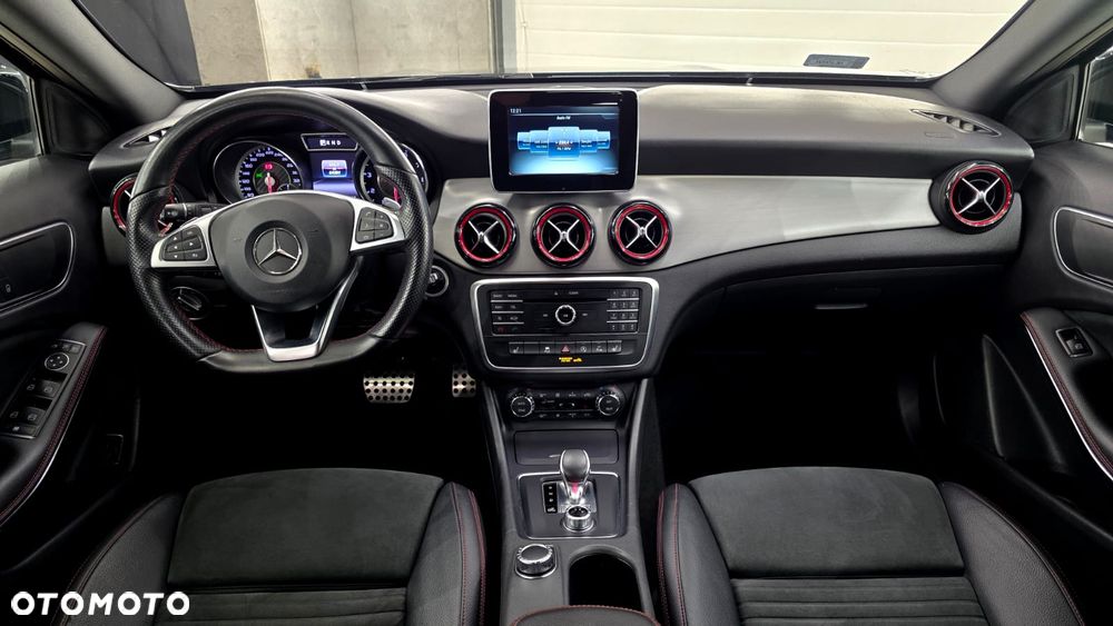 Mercedes-Benz GLA - 16