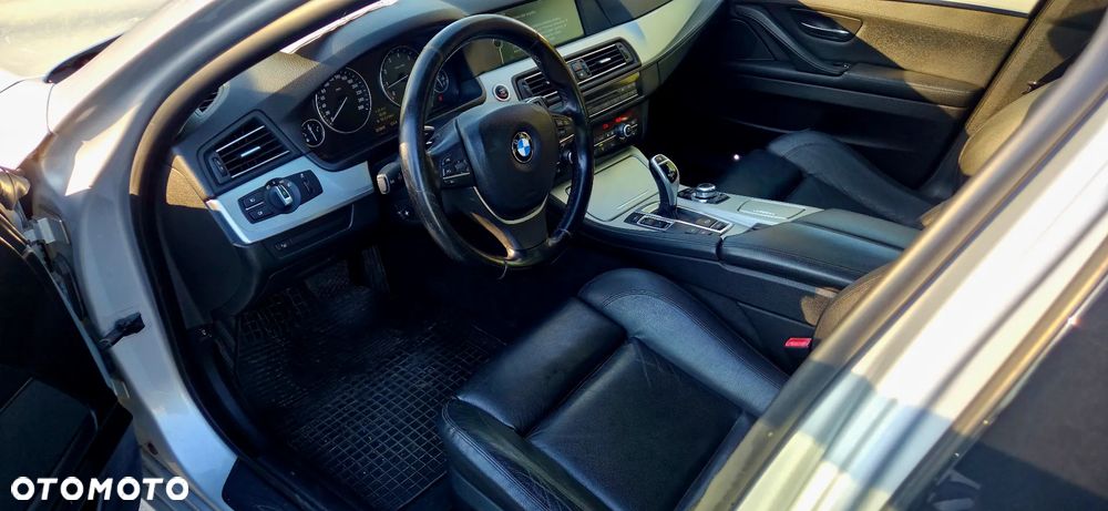 BMW Seria 5 550i Sport-Aut - 2