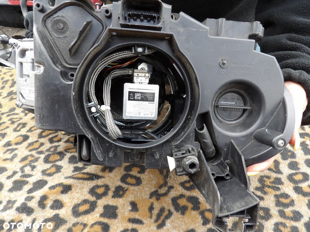 BMW - E70 - LIFT - XENON - NIE SKRĘTNY - LEWA LAMPA PRZEDNIA - 7240789 - 8
