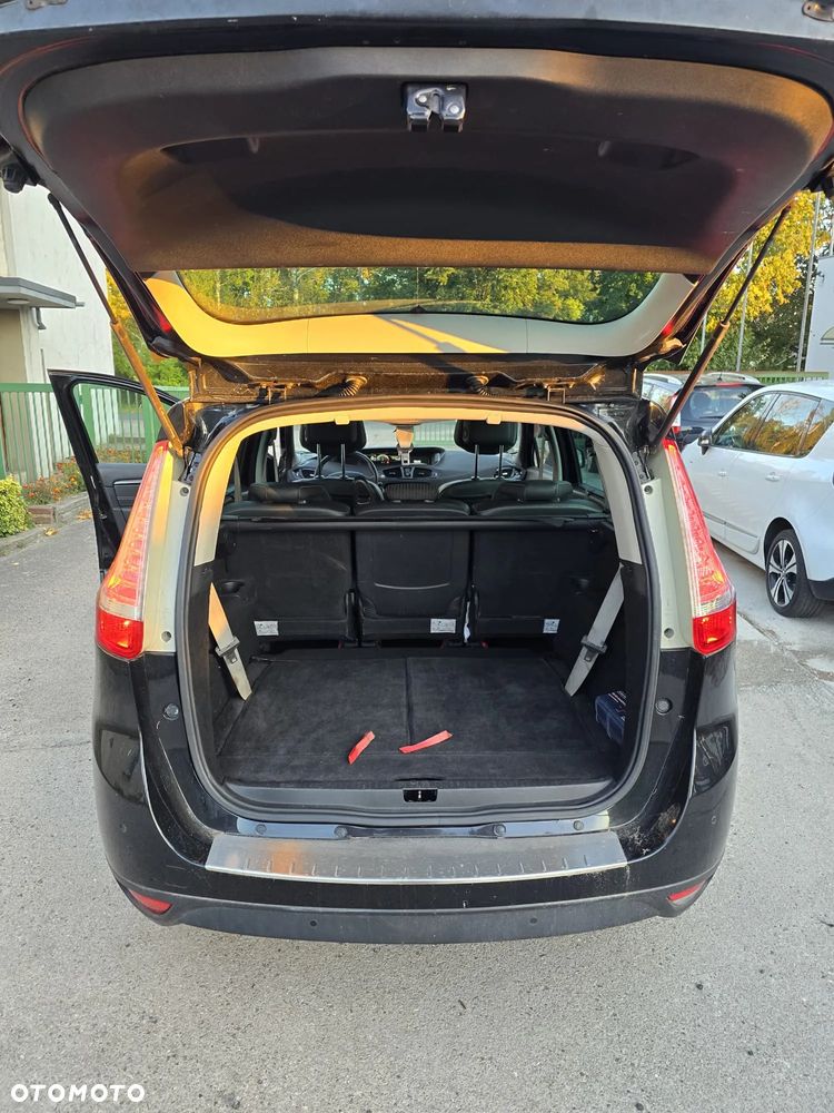 Renault Grand Scenic - 17