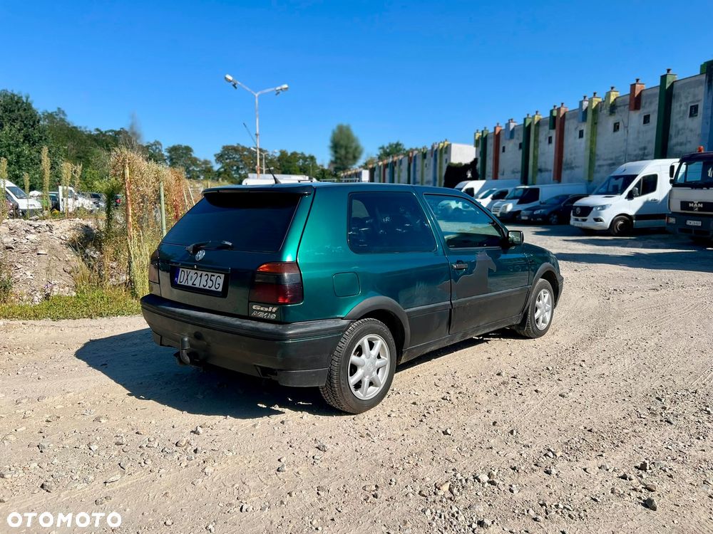Volkswagen Golf 1.6 CL - 8
