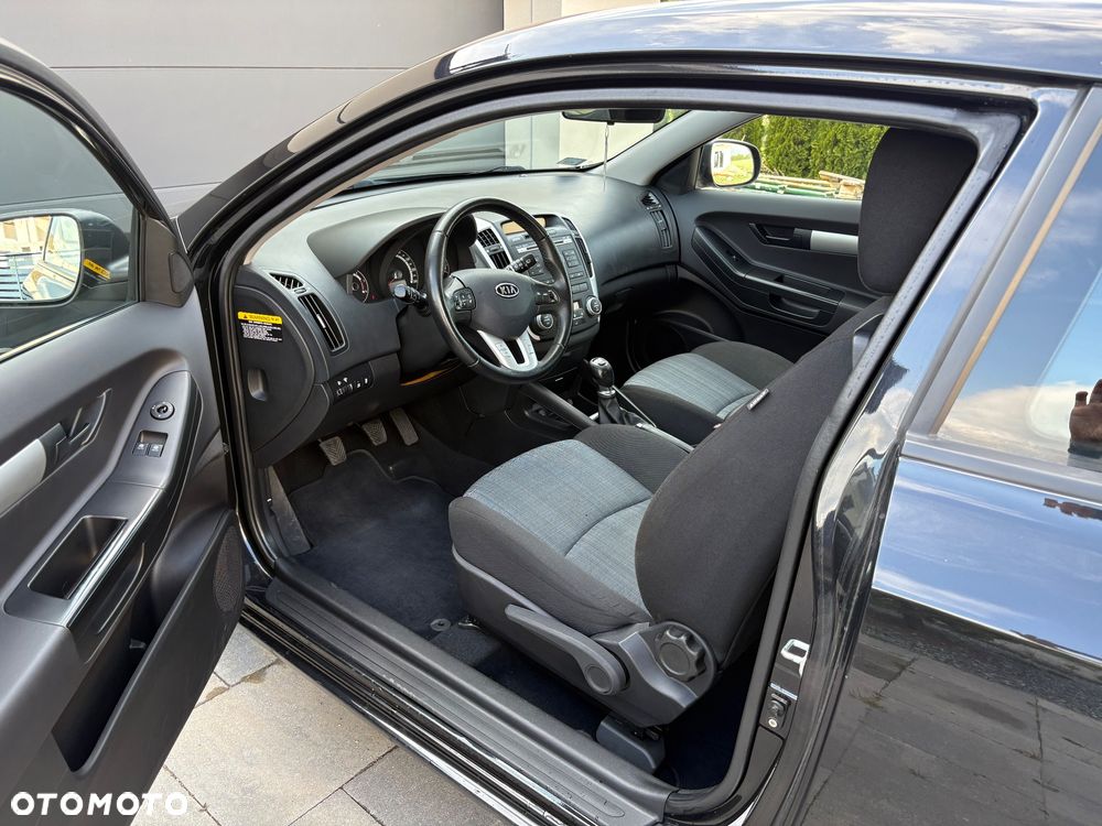 Kia Ceed 1.6 CRDi ISG Vision - 25