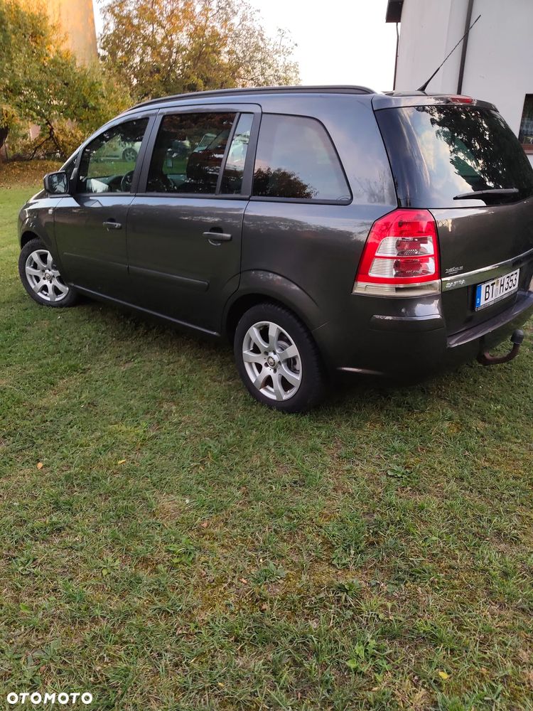 Opel Zafira - 10