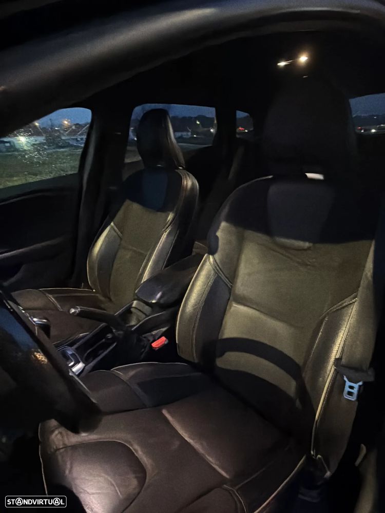 Volvo V40 D2 R Design - 15