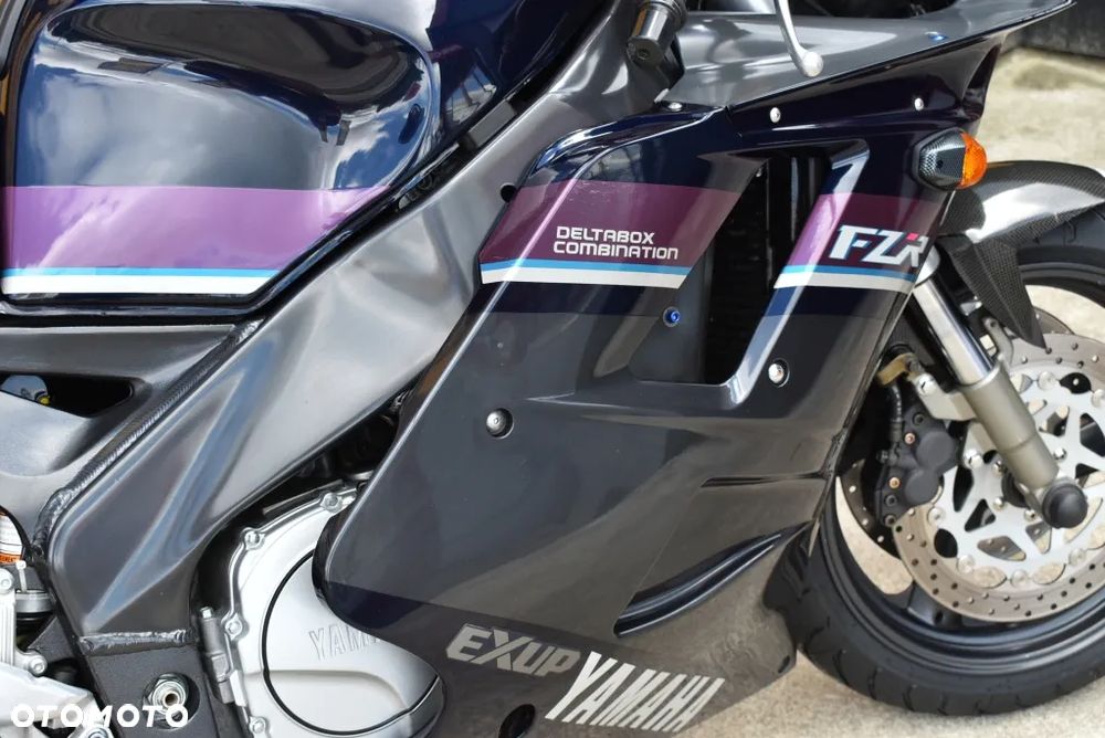 Yamaha FZR - 36
