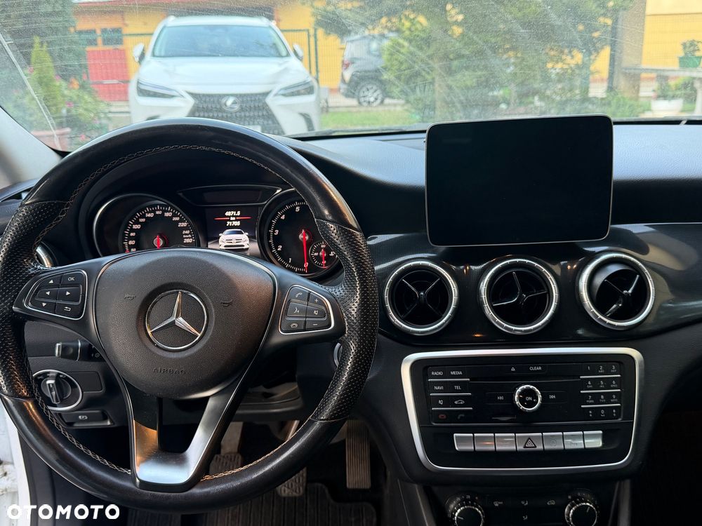 Mercedes-Benz CLA 180 UrbanStyle Edition - 10
