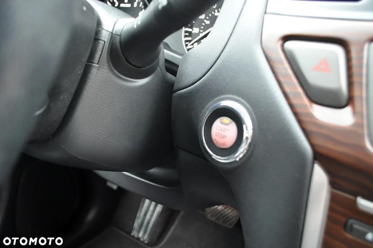 Nissan Pathfinder - 33