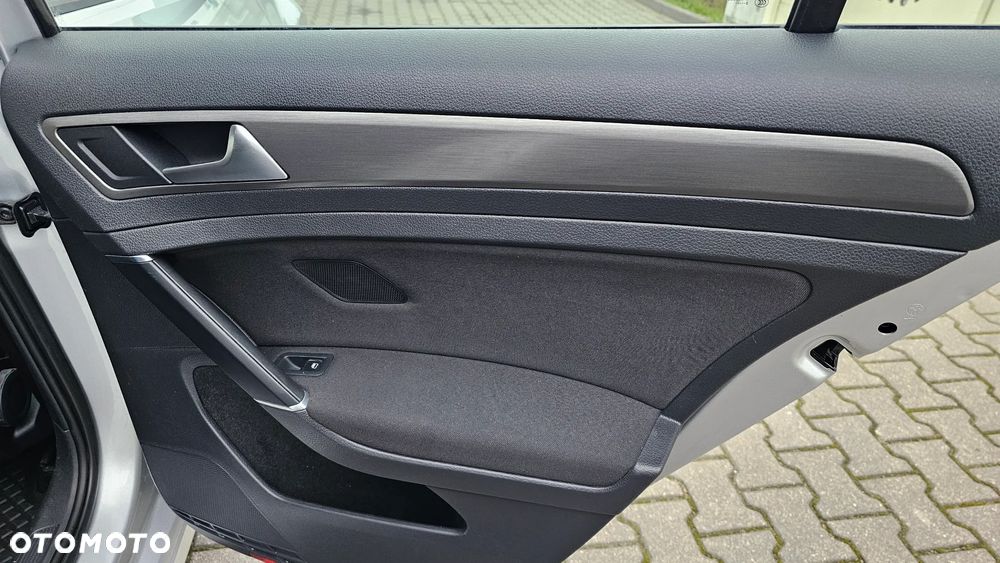 Volkswagen Golf 1.6 TDI BlueMotion Comfortline - 33