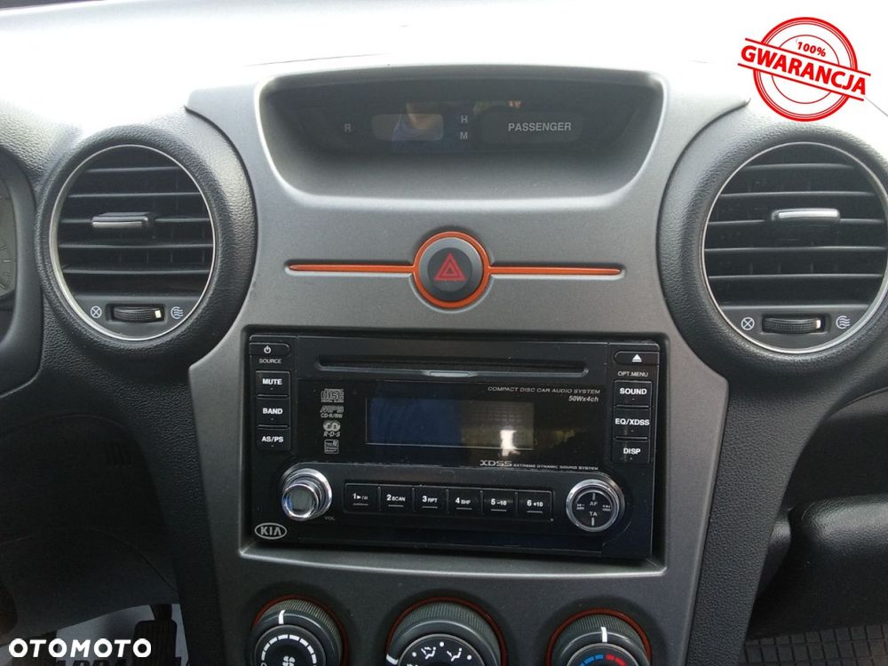 Kia Carens - 34