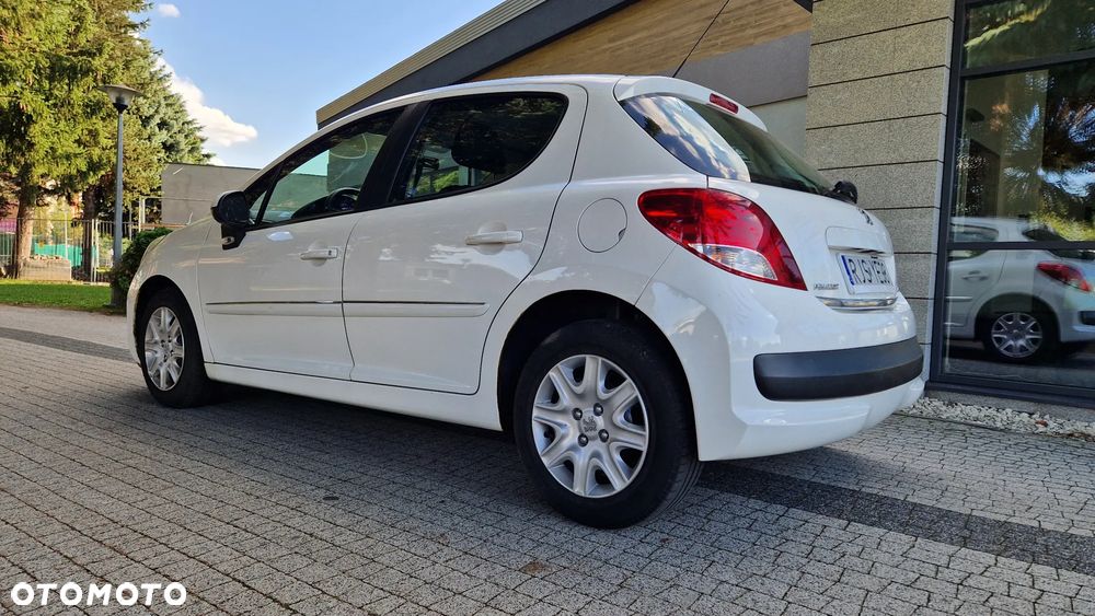 Peugeot 207 - 15