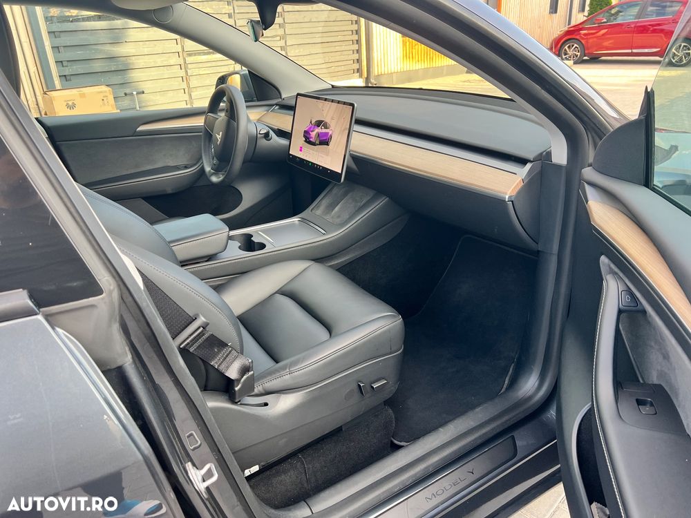 Tesla Model Y - 7