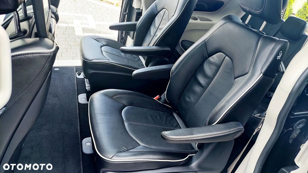 Chrysler Pacifica - 21