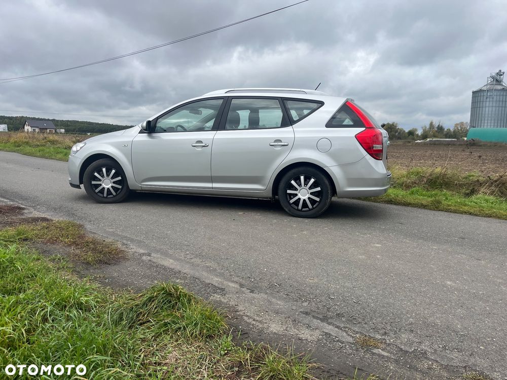 Kia Ceed - 16