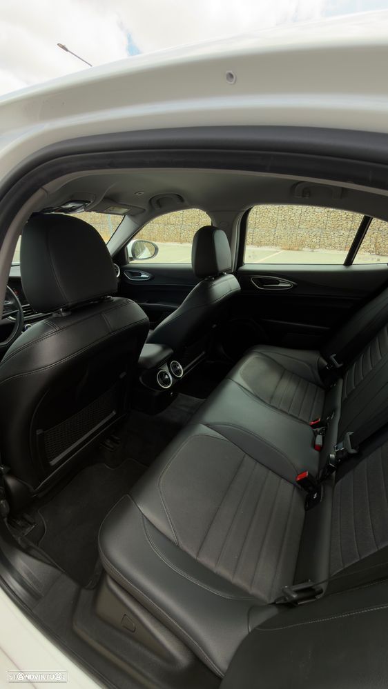 Alfa Romeo Giulia 2.2 D Sprint AT8 - 23