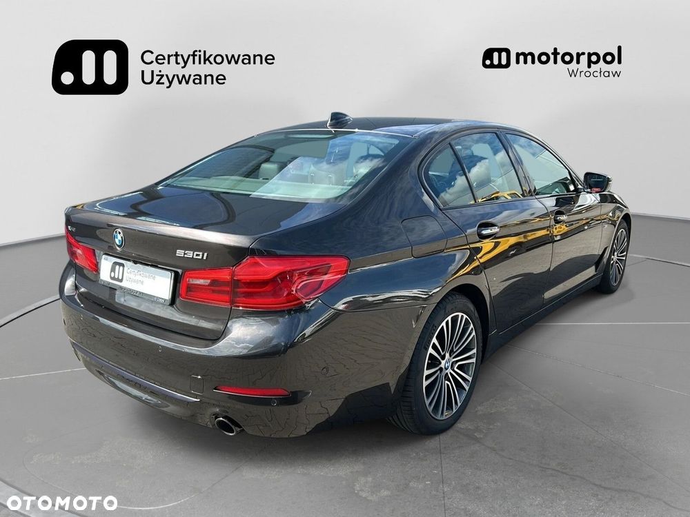 BMW Seria 5 530i GPF xDrive Sport Line sport - 14