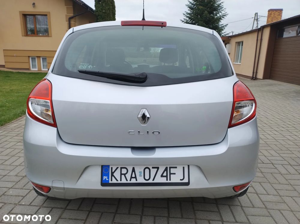 Renault Clio 1.2 16V 75 Dynamique - 9