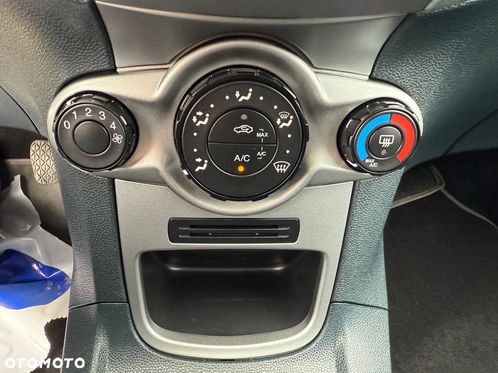 Ford Fiesta 1.25 Ambiente - 34