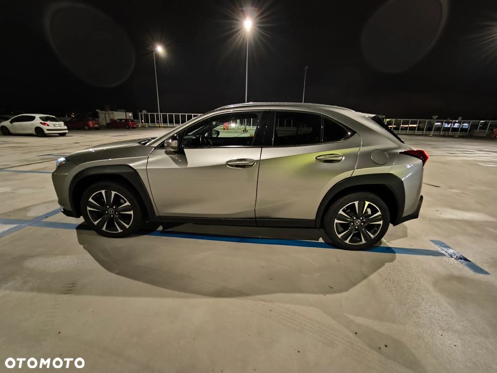Lexus UX - 8