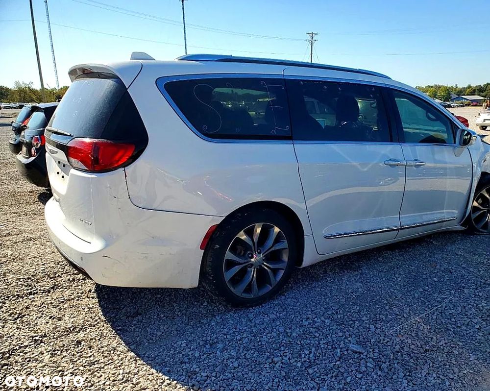 Chrysler Pacifica - 3