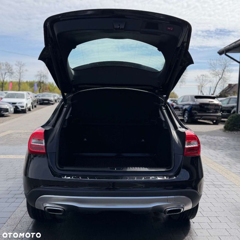 Mercedes-Benz GLA - 9