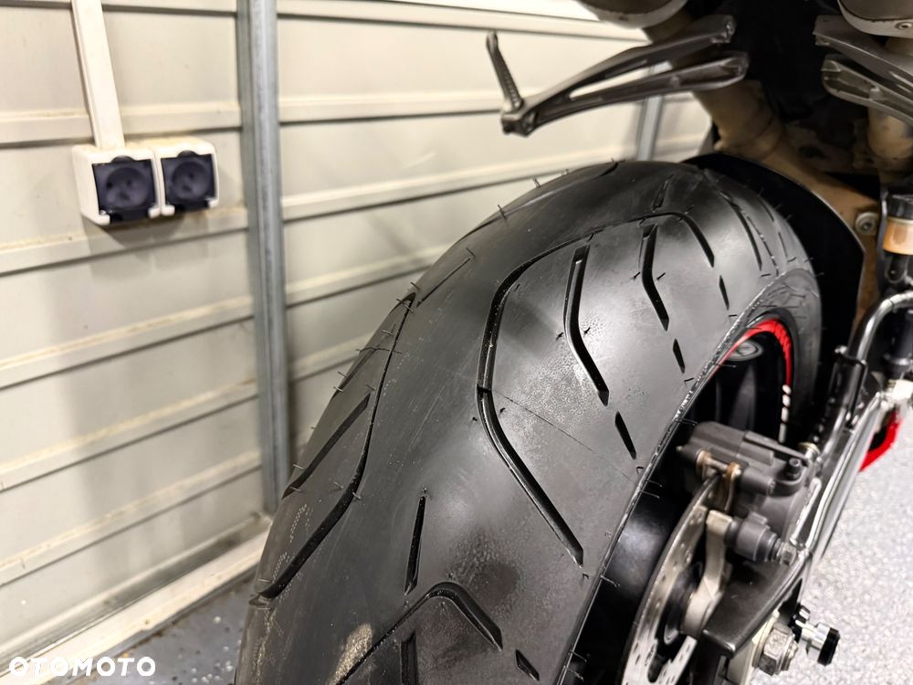 Yamaha R1 - 5