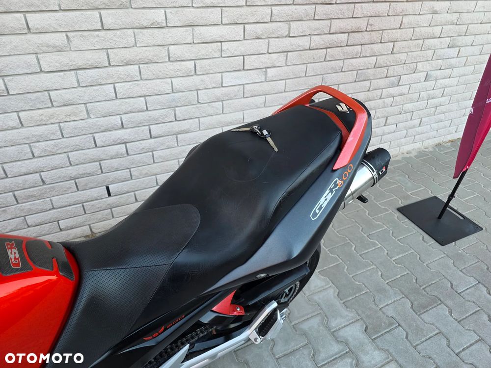 Suzuki GSR - 5