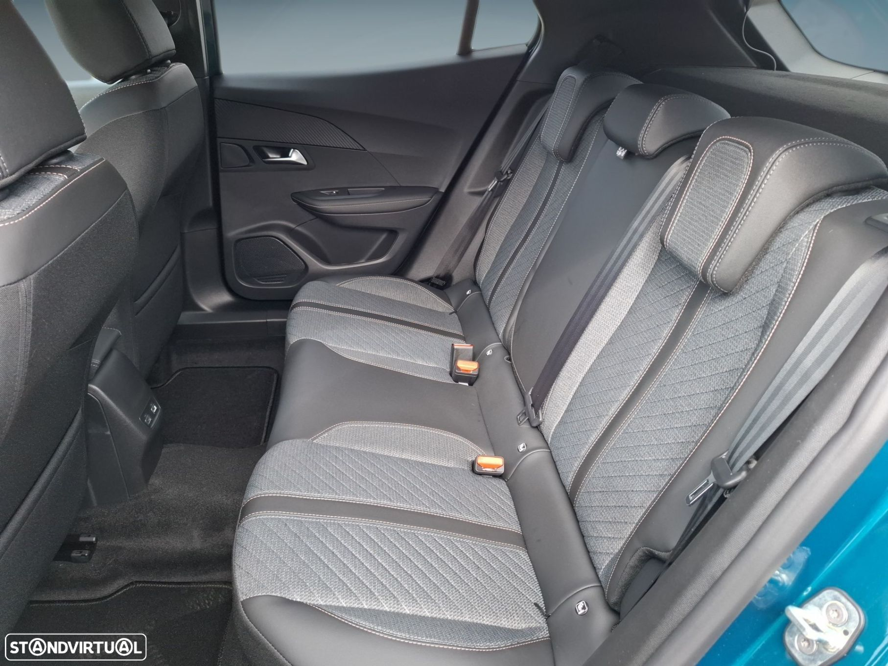 Peugeot 2008 1.2 Hybrid Allure e-DCS6 - 14