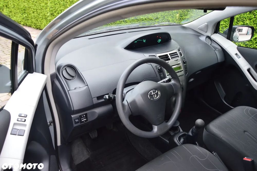 Toyota Yaris - 4
