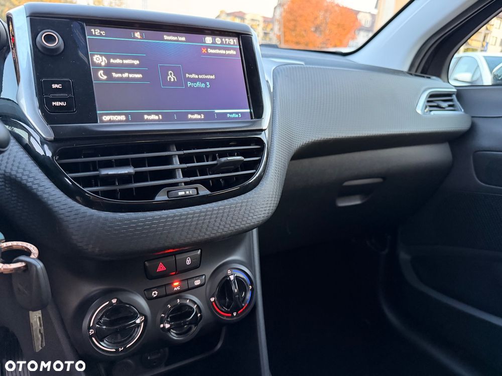 Peugeot 208 - 21