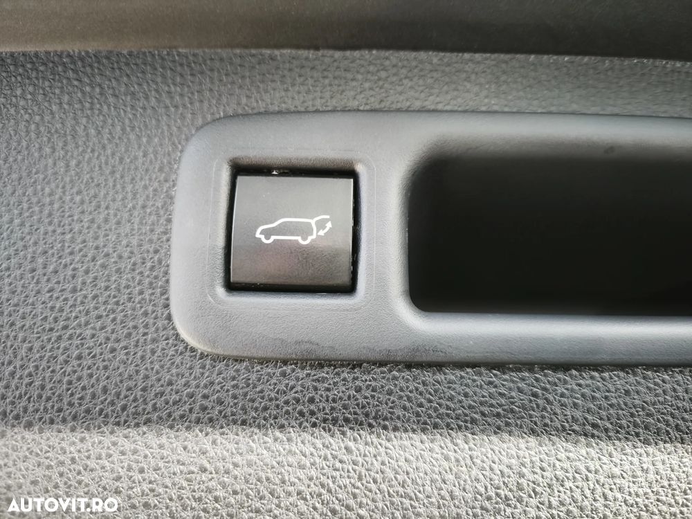 Toyota Highlander 2.5 Hybrid Luxury - 27