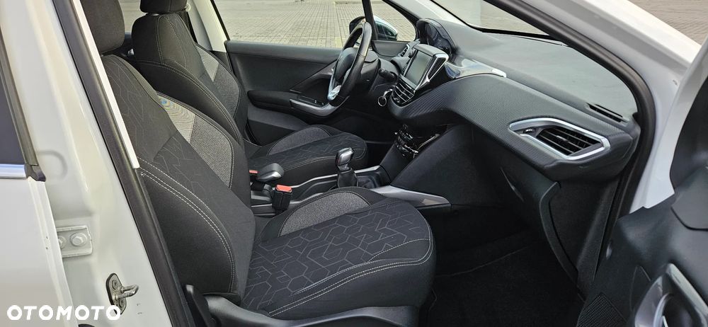 Peugeot 2008 PureTech 82 Allure - 12