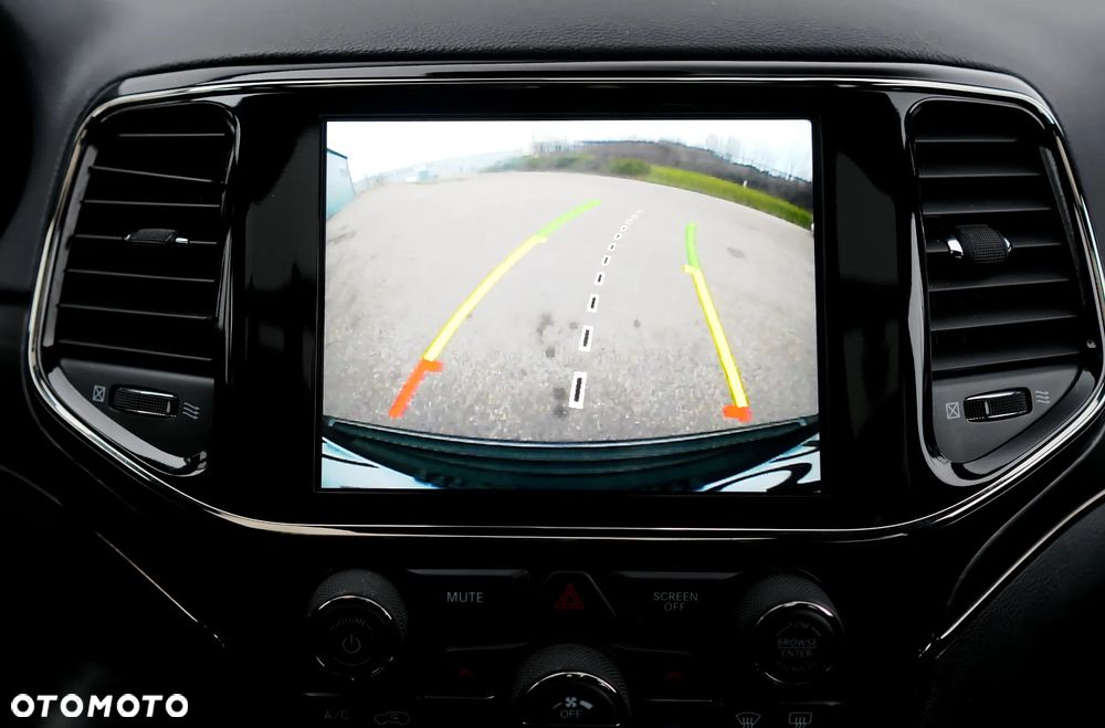 Jeep Grand Cherokee - 27