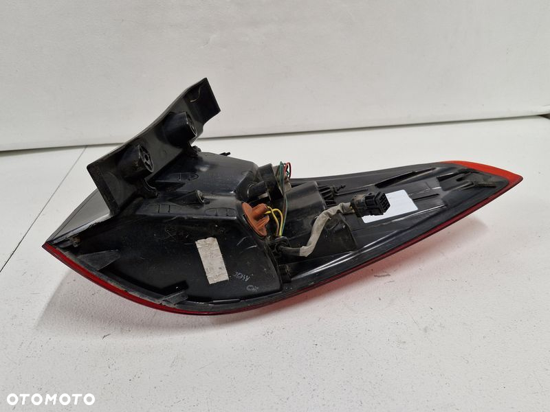 KIA CARENS 4 IV LAMPA LEWY TYŁ W BŁOTNIK LEWA TYLNA ŻARÓWKA - 6